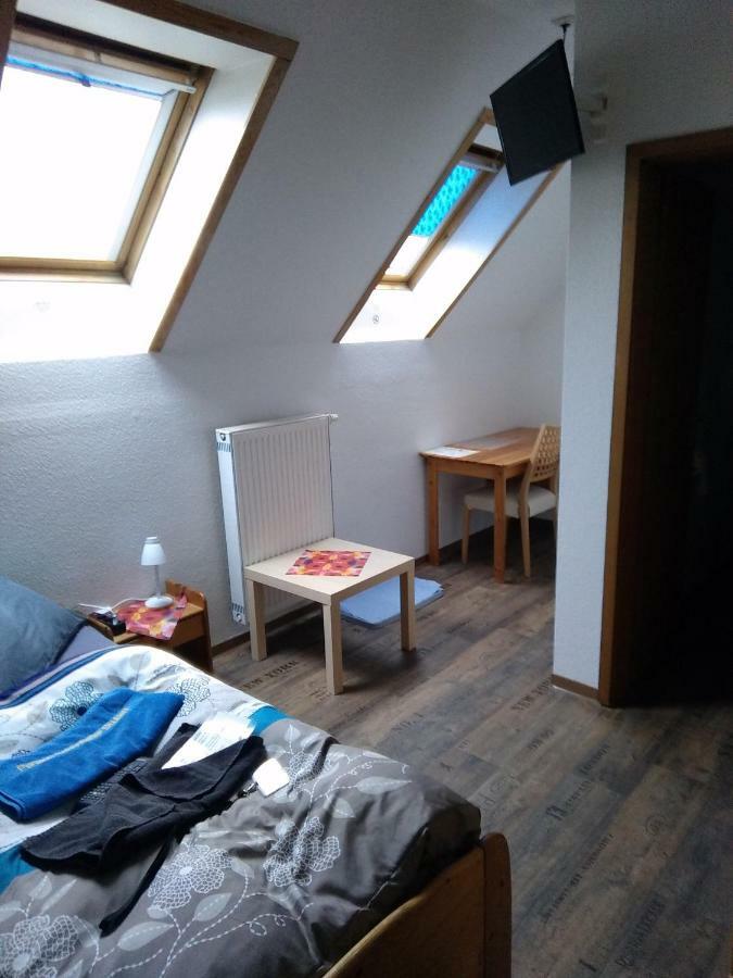 Zimmervermietung Schoenfliesser Stuben Auch Fuer Monteure Eisenhüttenstadt Dış mekan fotoğraf